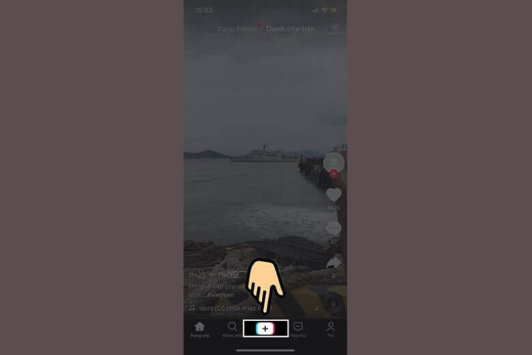 Mở TikTok trên điện thoại